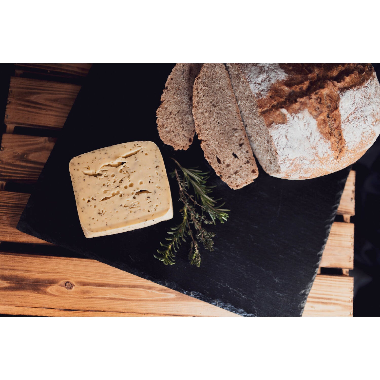 halbfester Schnittkäse Kräuter der Provence – Altmühl-Kiste halbfester Schnittkäse Kräuter der Provence – Altmühl-Kiste